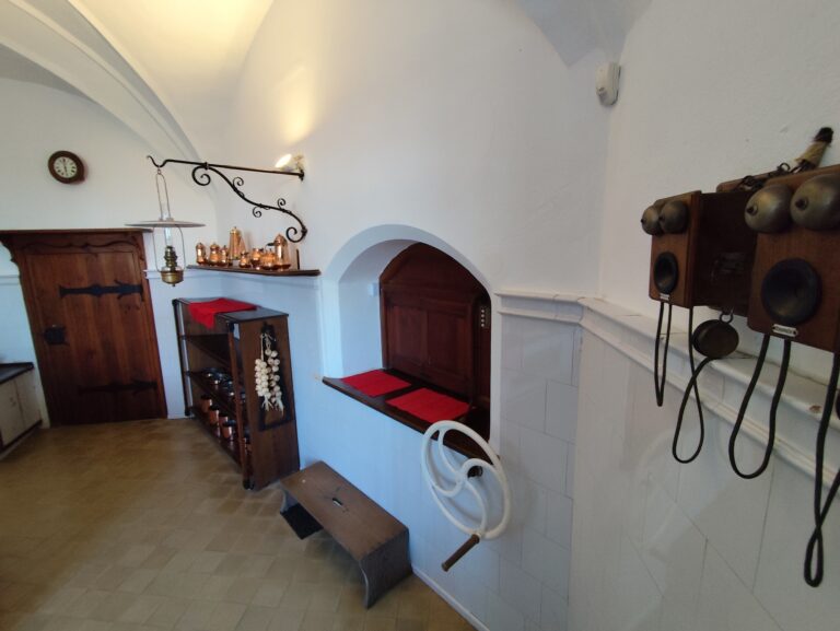 Hradná kuchyňa, kde sa odohrávalo veľa rozprávok a filmov.