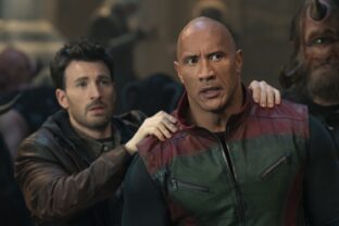 Red one_foto_1_chris_evans_dwayne_johnson.jpg