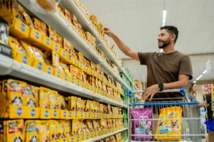 Resize_person shopping for pedigree and whiskas products.jpg