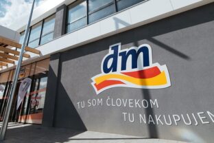 dm drogerie markt uzatvára rok s rekordným rastom a cenovou stabilitou na Slovensku.