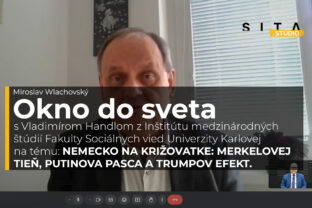 Vladimír Handl, odborník na nemeckú politiku z Inštitútu medzinárodných štúdií Fakulty sociálnych vied Univerzity Karlovej v Prahe, počas video rozhovoru s Miroslavom Wlachovksým vo video podcaste Okno do sveta.