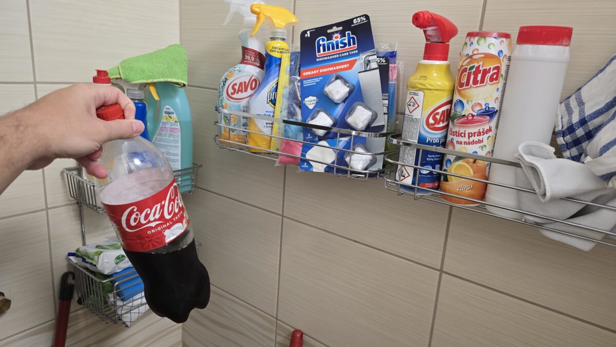 Skúste kombináciu Coca-Coly a mydla