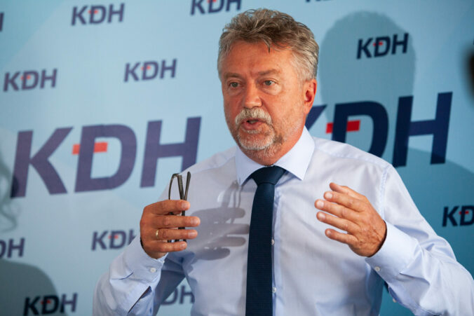 KDH: Vládna politika na štyri strany v praxi