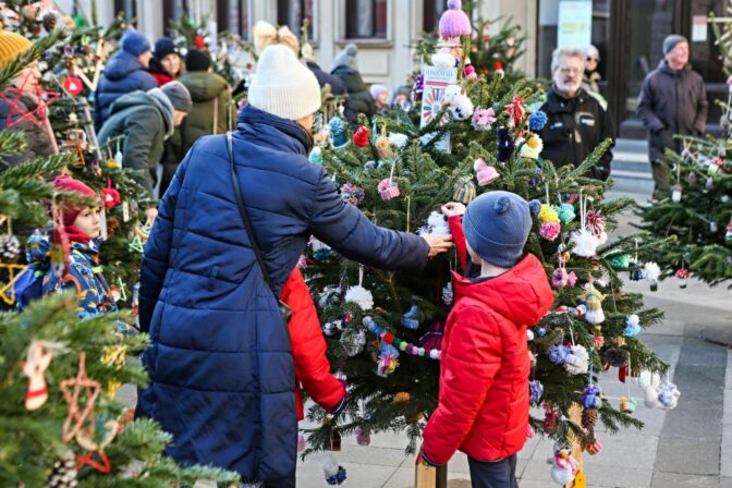 BRATISLAVA: Vianočný les na Primaciálnom námestí