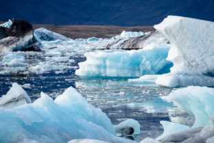 Captivating Jökulsárlón Glacier Lagoon Landscape in Iceland