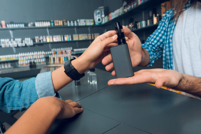 The girl came to the vapeshop.