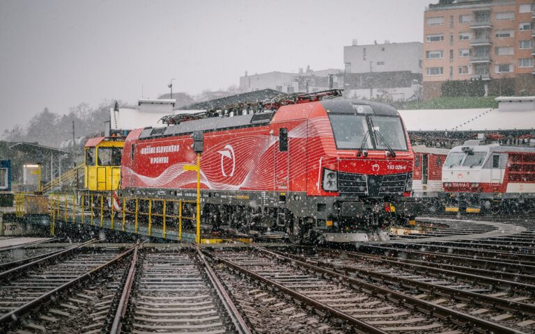 Rusen siemens vectron s unikatnym dizajnom sa stava novou sucastou flotily zssk.jpg