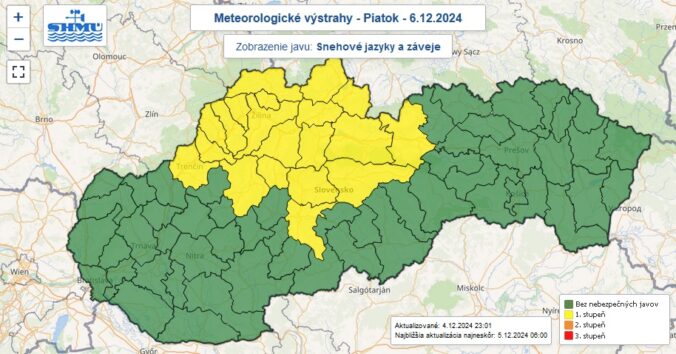 V okresoch označených žltou farbou sa môžu v piatok 6. decembra tvoriť snehové jazyky a záveje.