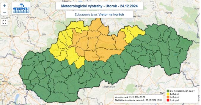 Výstrahy prvého aj druhého stupňa pred silným vetrom na horách vydané na 24. decembra 2024.