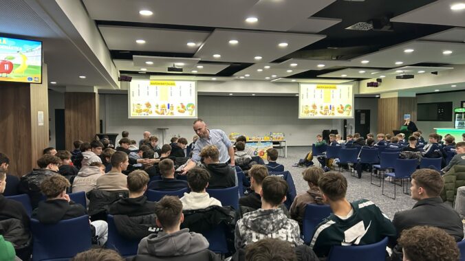 5_interaktivny workshop zdrava jedenastkaabsolvovali aj hraci sk slovan bratislava.jpeg