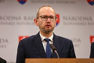 PS: Politizácia slovenskej diplomatickej služby