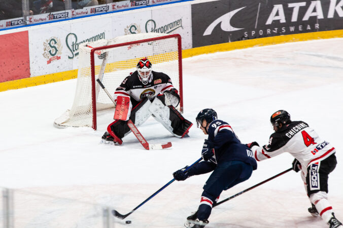 Košice si napriek prehre upevnili post lídra extraligovej tabuľky, Slovan ťahá pozoruhodnú víťaznú šnúru - FOTO, VIDEO