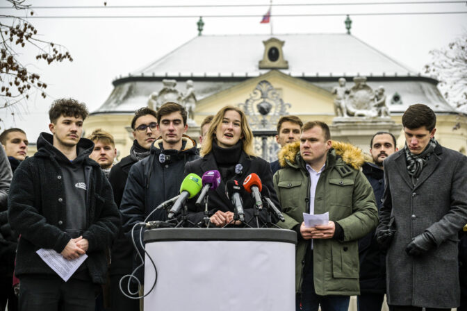 MLÁDEŽNÍCKE ORGANIZÁCIE: Tlak na mladých ľudí