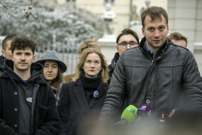 MLÁDEŽNÍCKE ORGANIZÁCIE: Tlak na mladých ľudí