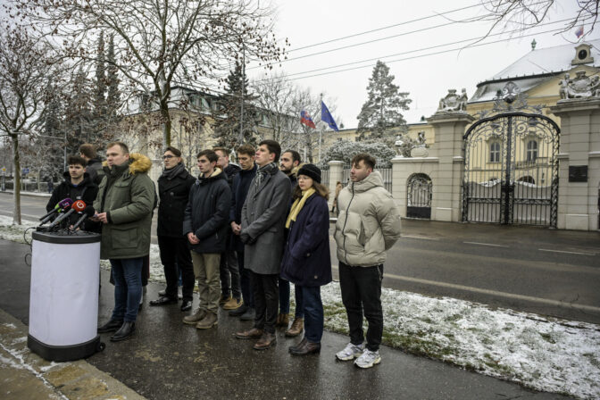 MLÁDEŽNÍCKE ORGANIZÁCIE: Tlak na mladých ľudí