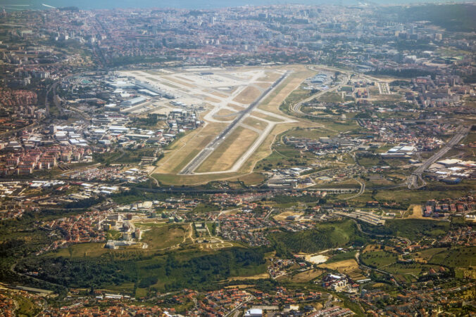 Airport Lisbon, runway