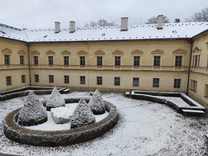 Zámok Čechy pod Kosířem na Morave - nádvorie zámku