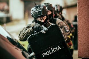 Polícia, policajti