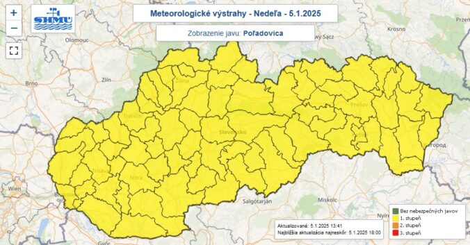 Výstraha pred poľadovicou platí pre nedeľňajšie popoludnie a večer pre celé územie Slovenska.