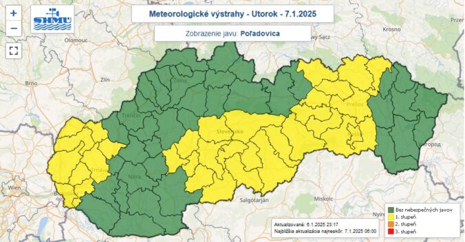 Výstraha prvého stupňa pred poľadovicou je vydaná pre žltou farbou vyznačené okresy Slovenska do desiatej hodiny predpoludním.