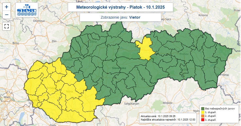 Výstraha prvého stupňa pred silným vetrom je do piatkového obeda vydaná pre 21 okresov Slovenska.