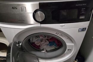 dvierka práčky otvorené po praní