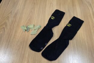 Vložte bobkový list do ponožiek