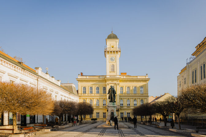 PREZIDENT: Regionálny výjazd v Komárne