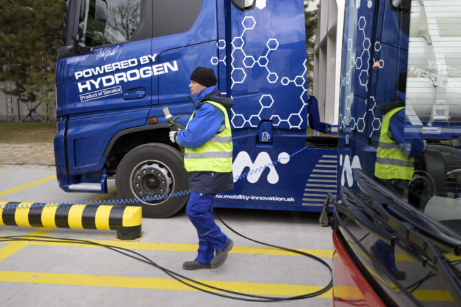 ENERGIE: Vodíková plnička mení ekologickú dopravu