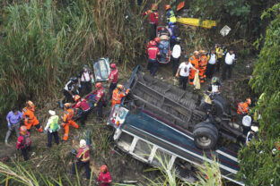 APTOPIX Guatemala Bus Crash