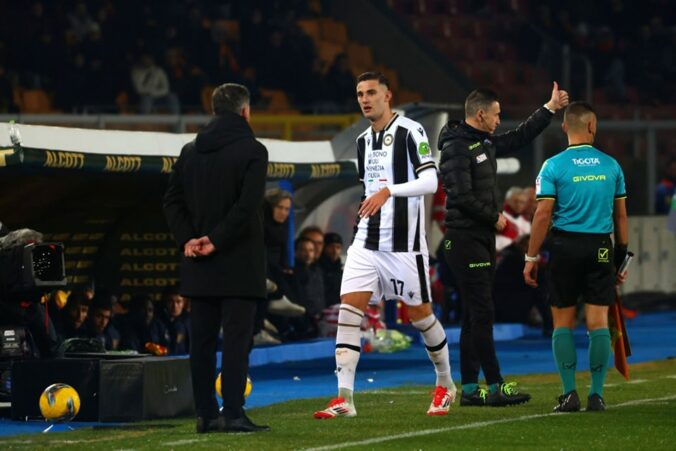 Lorenzo Lucca z Udinese v zápase s Lecce