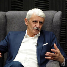 Mikuláš Dzurinda počas rozhovoru pre SITA v podcaste Okno do sveta.