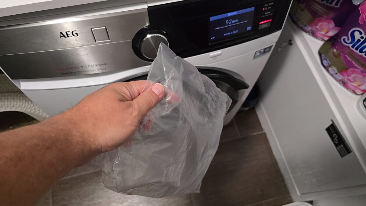 Plastové vrecko v práčke