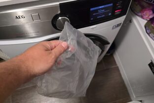 Plastové vrecko v práčke