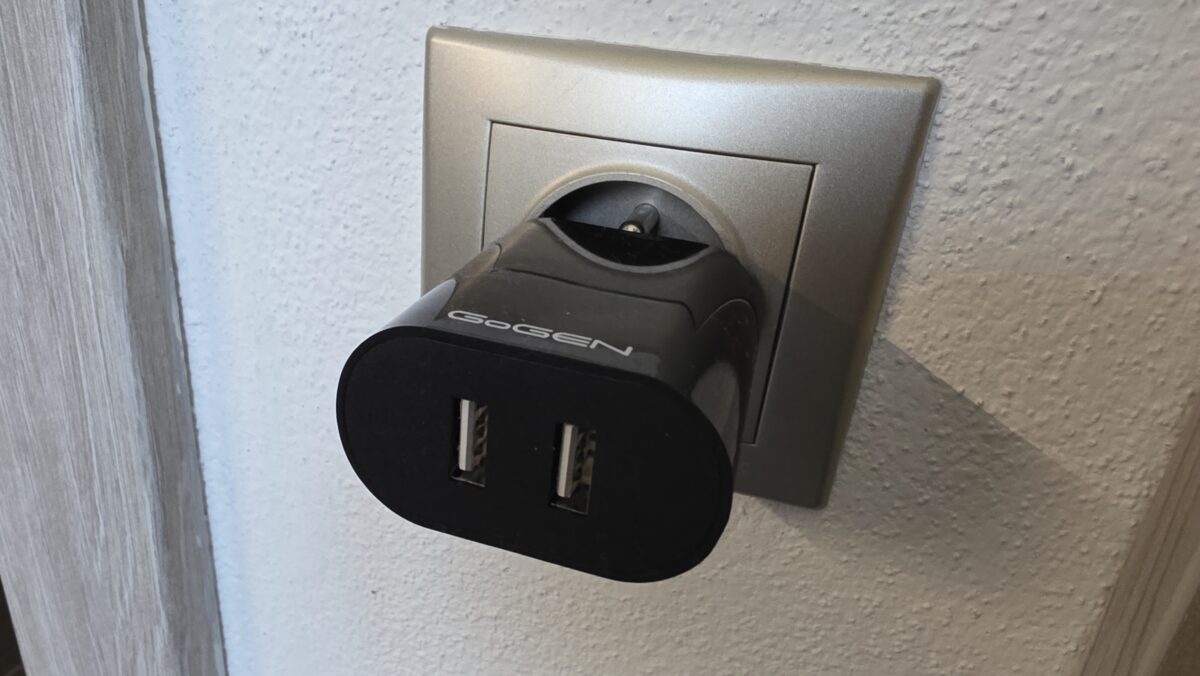 nabíjačka v zásuvke