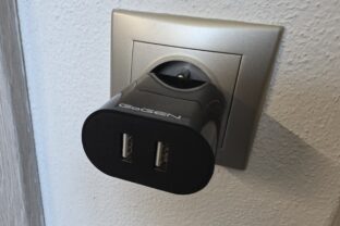 nabíjačka v zásuvke