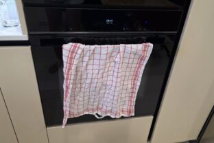 Nevešajte utierku na rúru