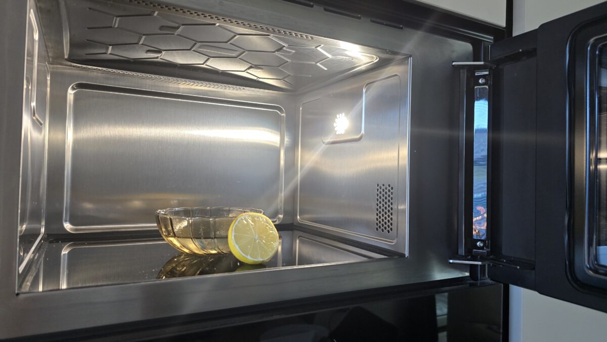 miska s vodou a citrón