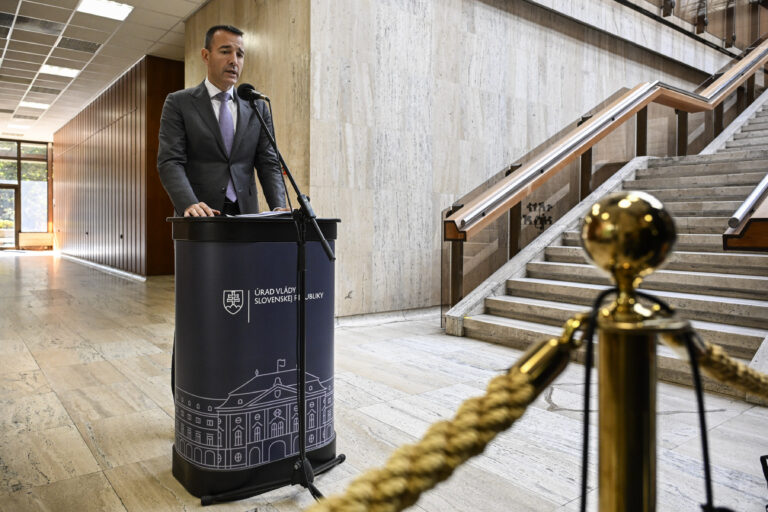 VLÁDA: Mimoriadne zasadnutie HSR SR