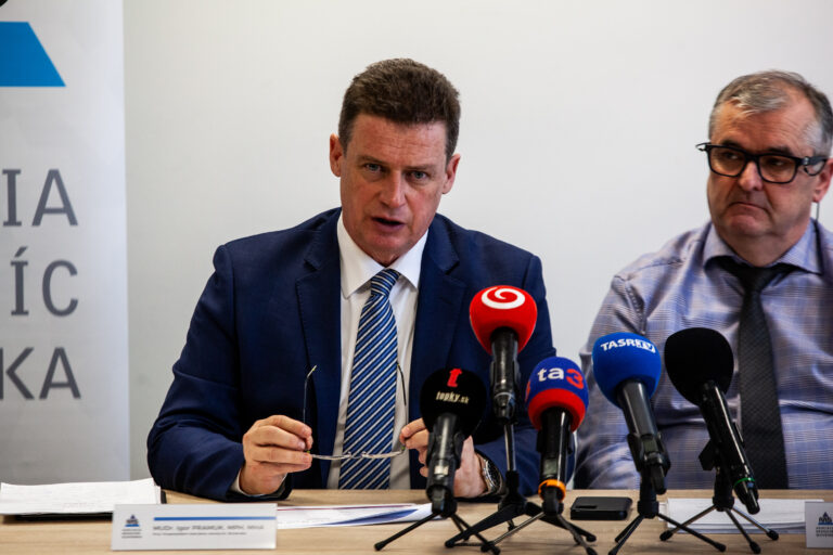 ZDRAVOTNÍCTVO: Dodatky medzi LOZ a vládou