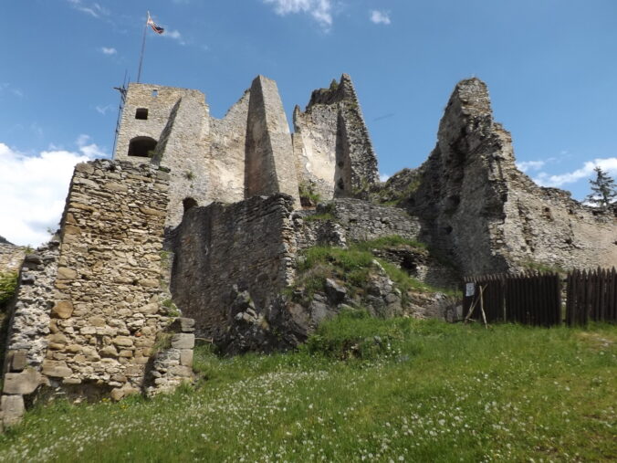 RUŽOMBEROK: Začatie prác na obnove hradu Likava