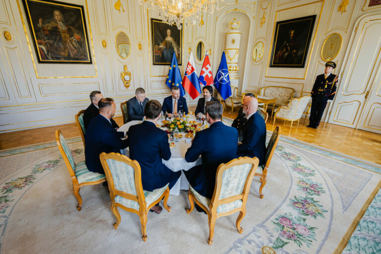 PREZIDENT: Zvyšovanie obranyschopnosti