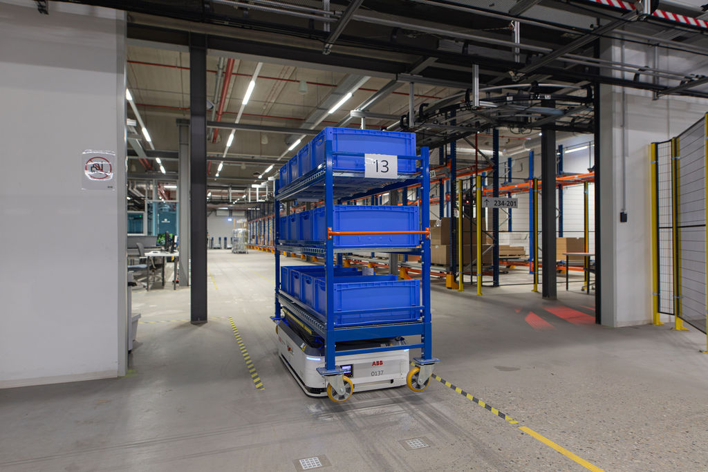 Automated_horizontal_transportation_ikea_soroksar.jpg