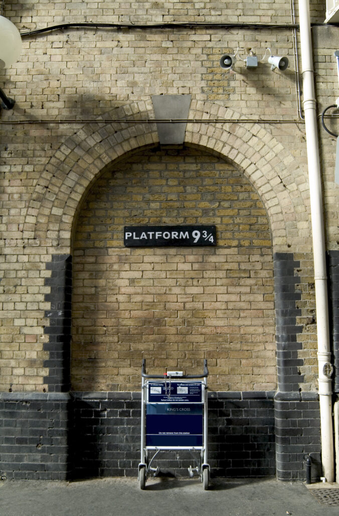 King&#039;s Cross Station platform.