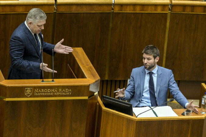 Premiér Robert Fico (Smer SD) a Michal Šimečka, líder hnutia Progresívne Slovensko.