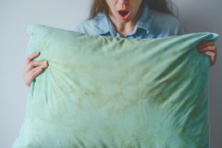 škvrny na vankúši