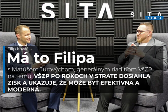 Generálny riaditeľ VšZP Matúš Jurových (vľavo) počas rozhovoru pre agentúru SITA v podcaste Má to Filipa.
