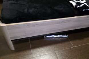 Hliníková fólia pod posteľou