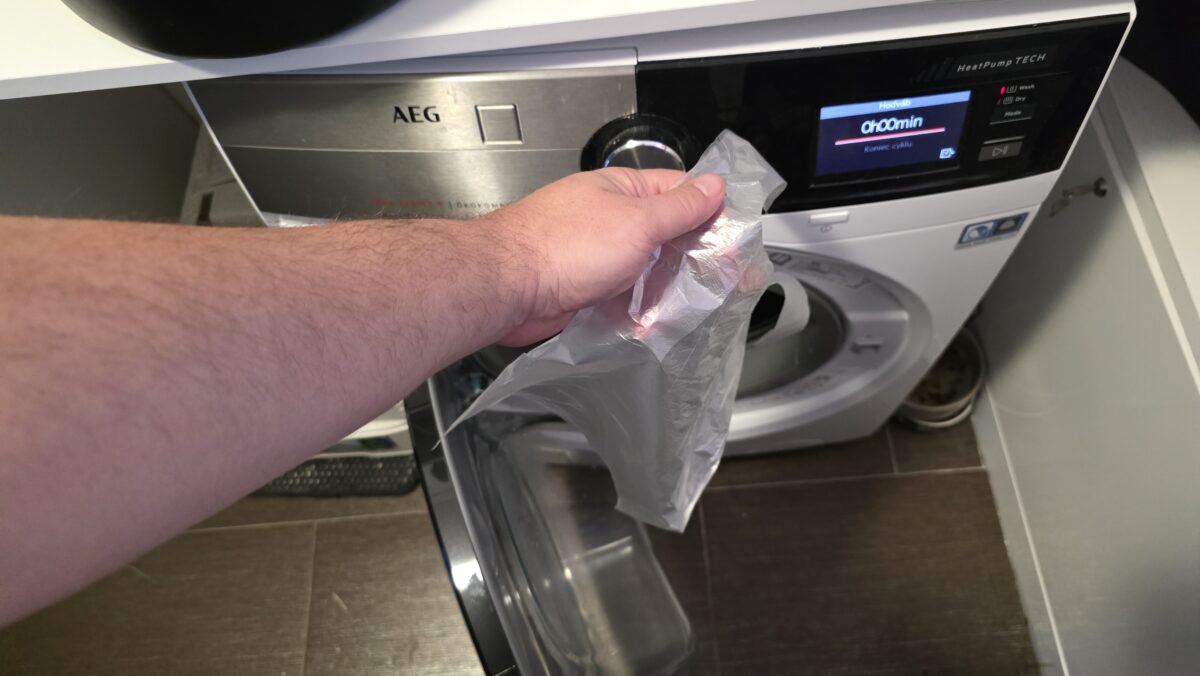 Plastové vrecko v práčke