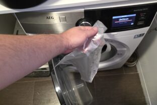 Plastové vrecko v práčke